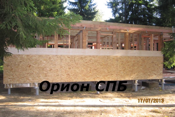 Строительство каркасного дома на винтовых сваях